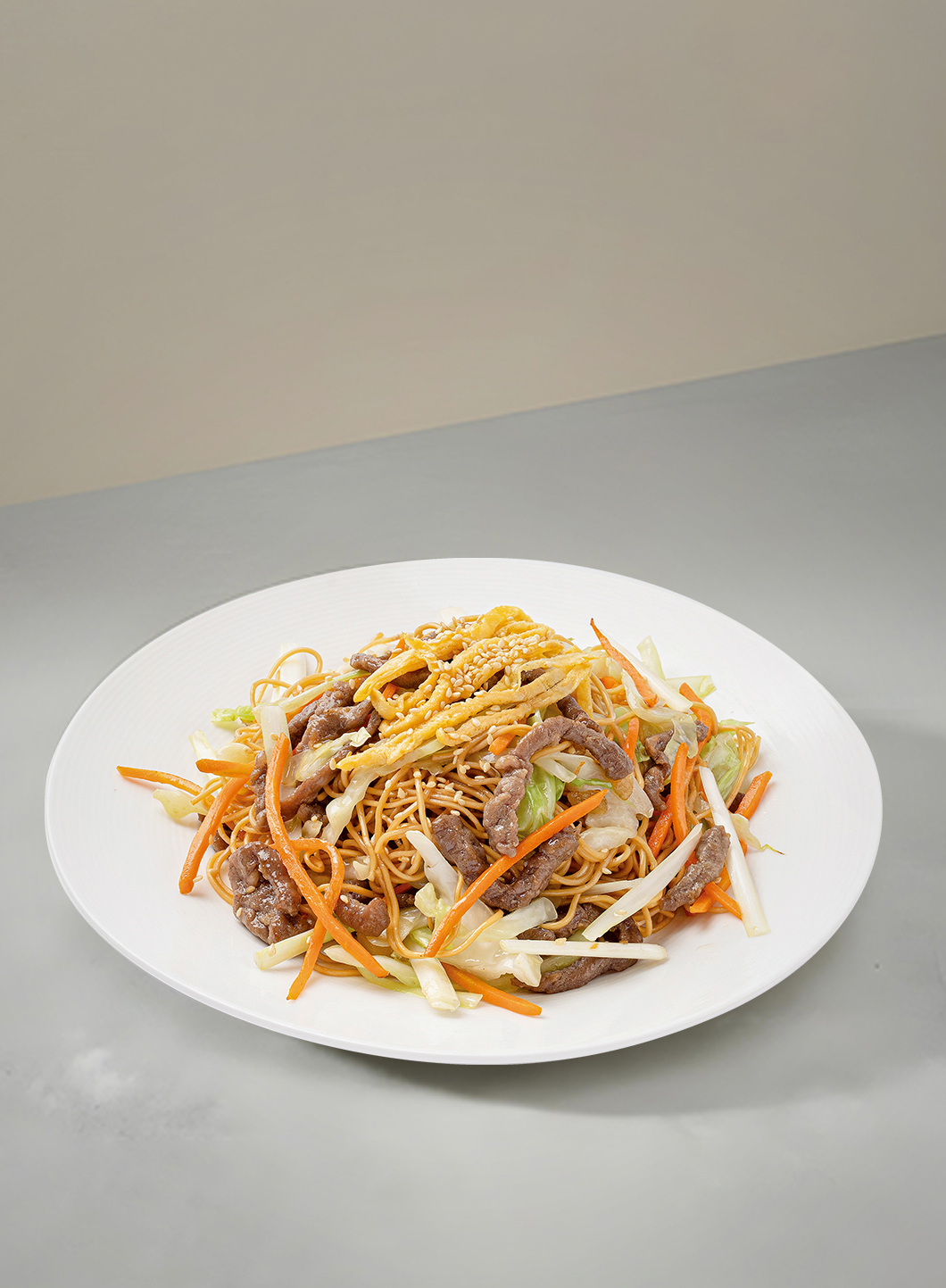Stir-fried Noodle with 
Beef and Soy Sauce